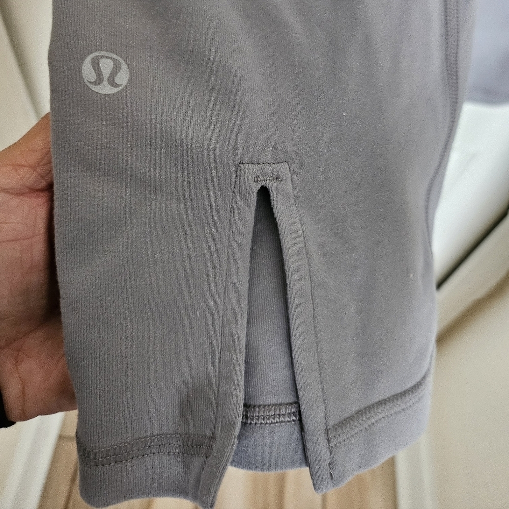 lululemon athletica Gray Activewear Tag Detail - Picture 5 of 7